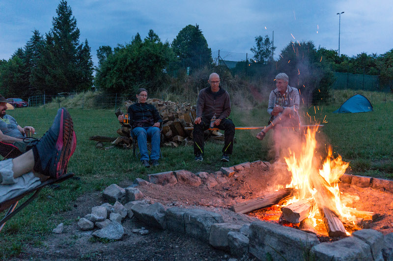 Das Lagerfeuer brennt